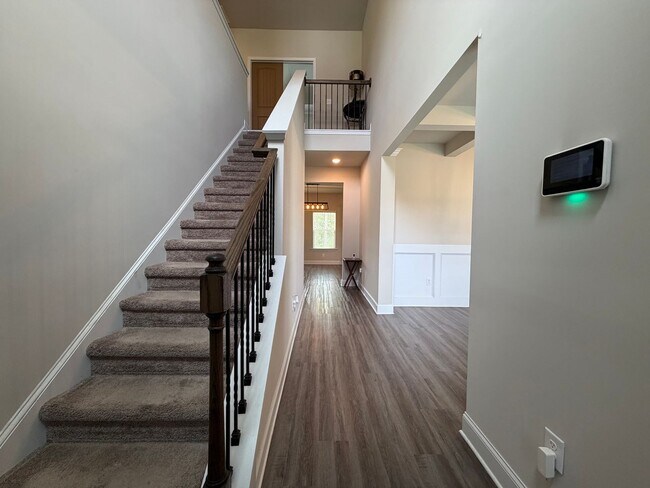 Building Photo - Spacious 4/2.5 House in Rydal- $2,995