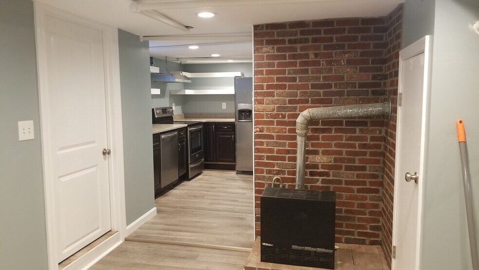 Building Photo - 49 S Spring St