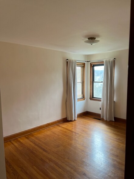 Building Photo - 100 Lowry Ln