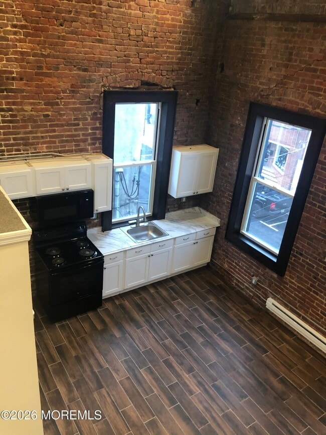 Building Photo - 36 W Front St