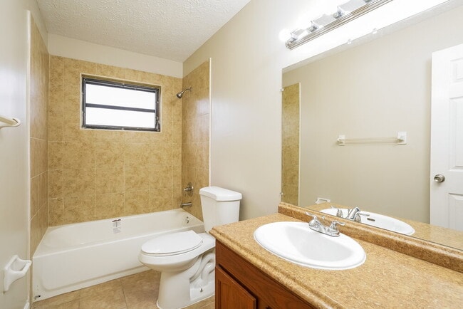 Building Photo - 452 SW Sansom Ln