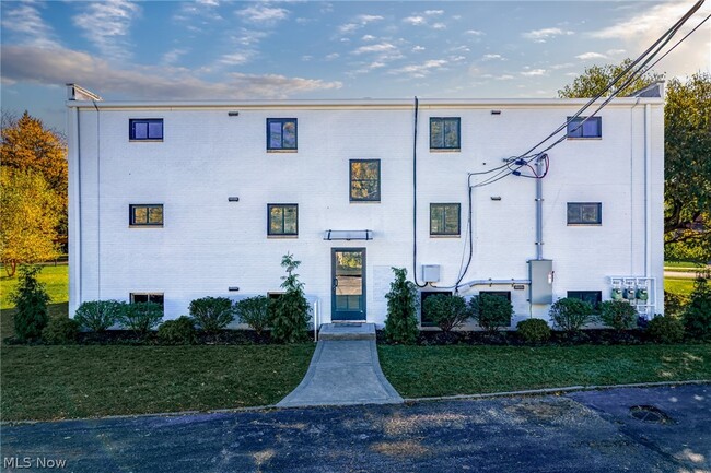 Building Photo - 1673 Southbend Dr