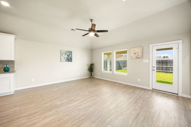 Building Photo - 723 Larkspur Shadow Dr