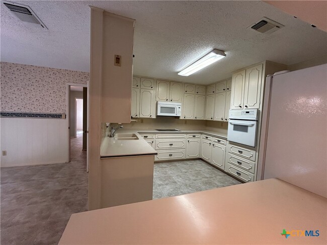 Building Photo - 11 La Mesa Dr