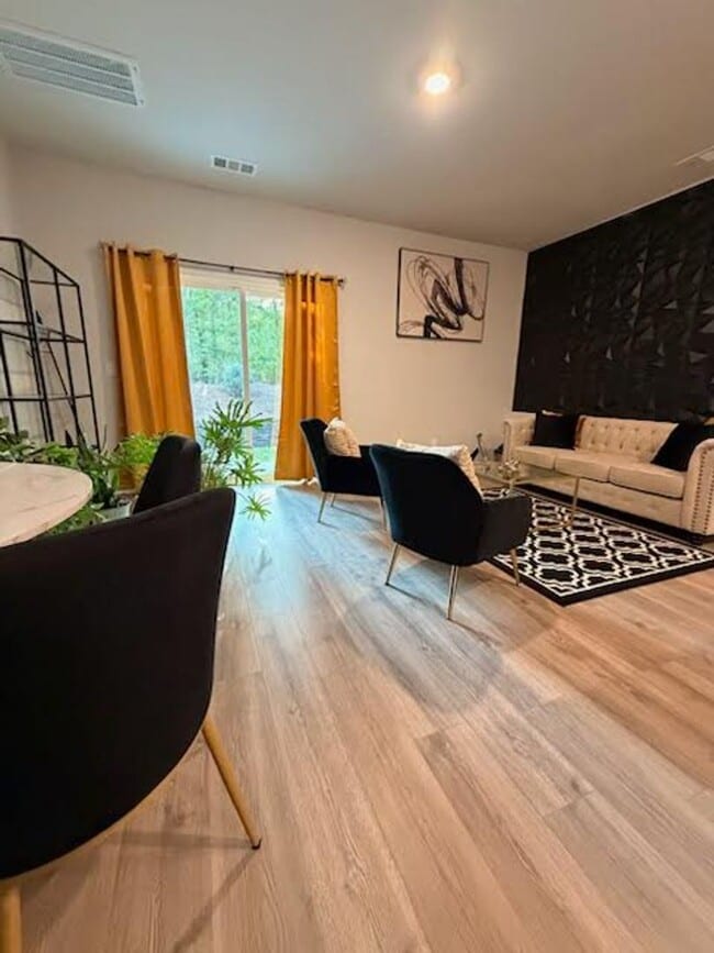 Building Photo - FOR LEASE- Townhome Nestled on a quiet dead-end road, perfect for those seeking privacy and peace...
