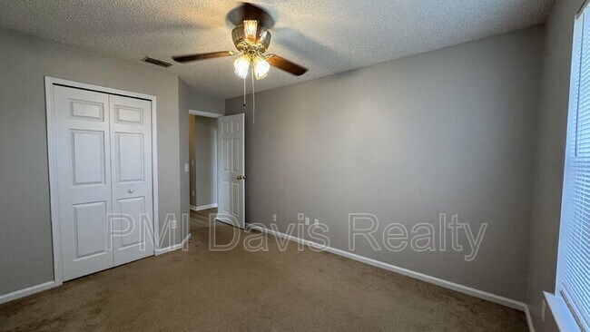 Building Photo - 9092 Camshire Dr