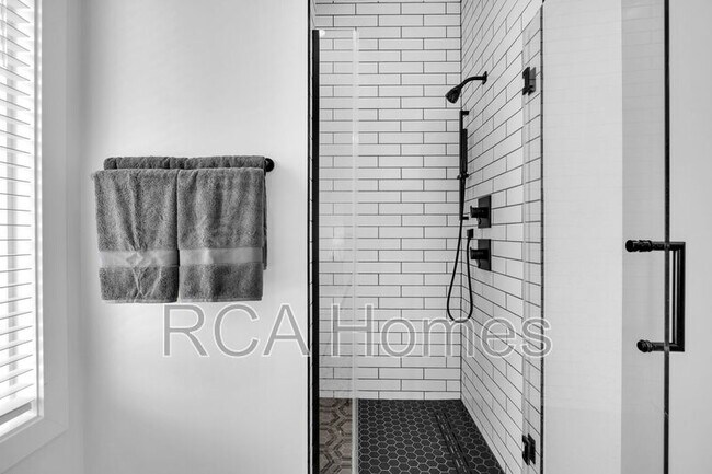 Building Photo - 1225 Hoyt Ave
