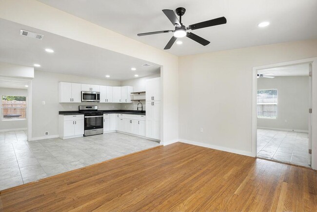 Building Photo - 306 Westmoreland Dr
