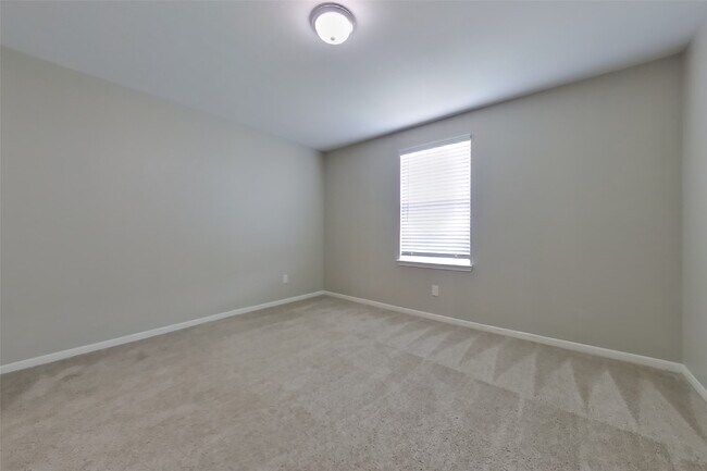 Building Photo - 421 Palomino Stand Dr