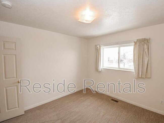 Building Photo - 162 W 1100 N