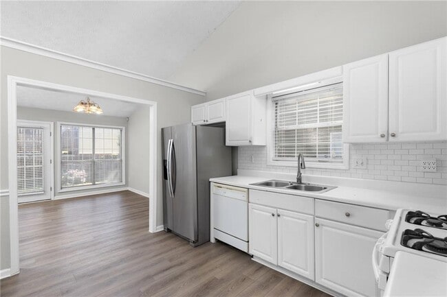 Building Photo - 2110 Racquet Club Cir NW
