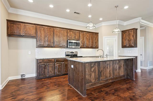 Building Photo - 8214 Kensington Dr
