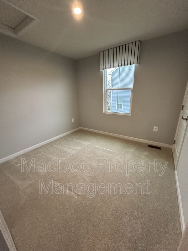 Building Photo - 2644 High Point Dr