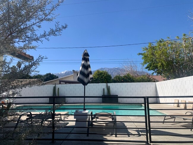 Building Photo - Beautiful Three Bedroom