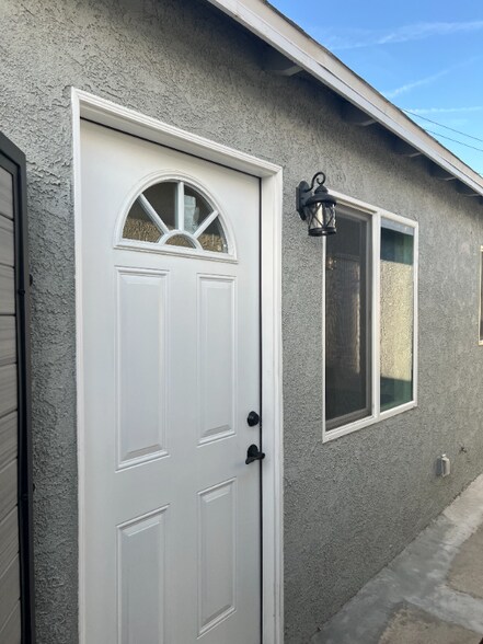 Primary Photo - 1345 Roycroft Ave