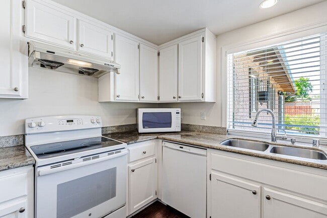 Building Photo - Saratoga Gem - 4BR Home Open Floor Plan & ...