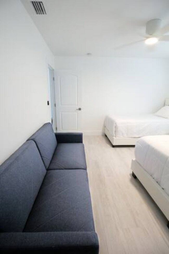 Building Photo - 217 3rd St