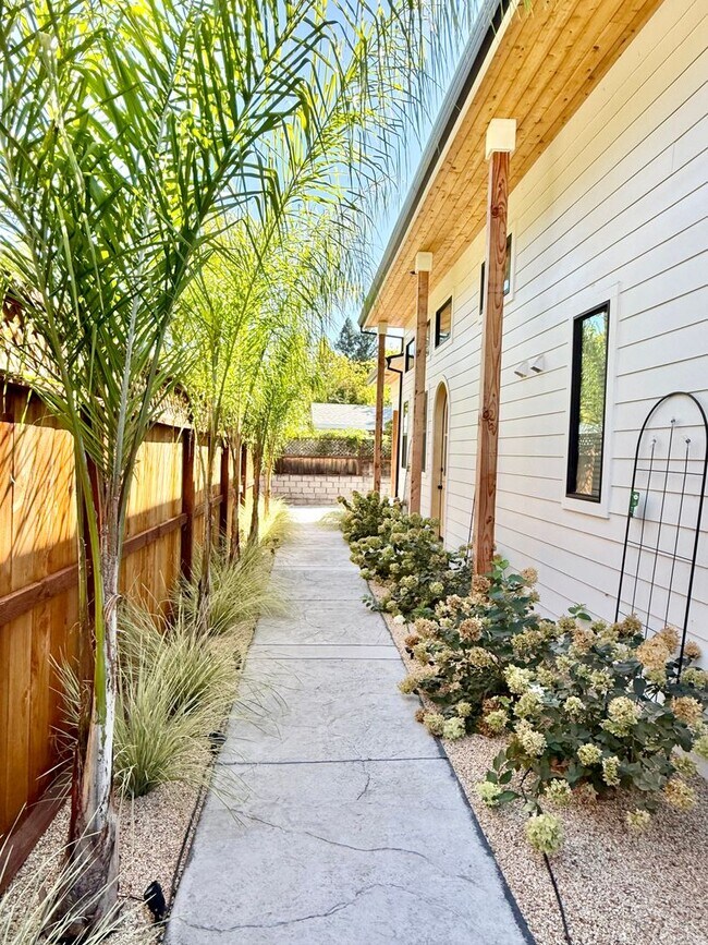 Building Photo - Beautiful Furnished New Construction Calis...
