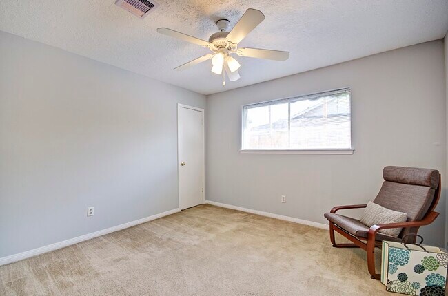 Building Photo - 609 Mary Ann Dr
