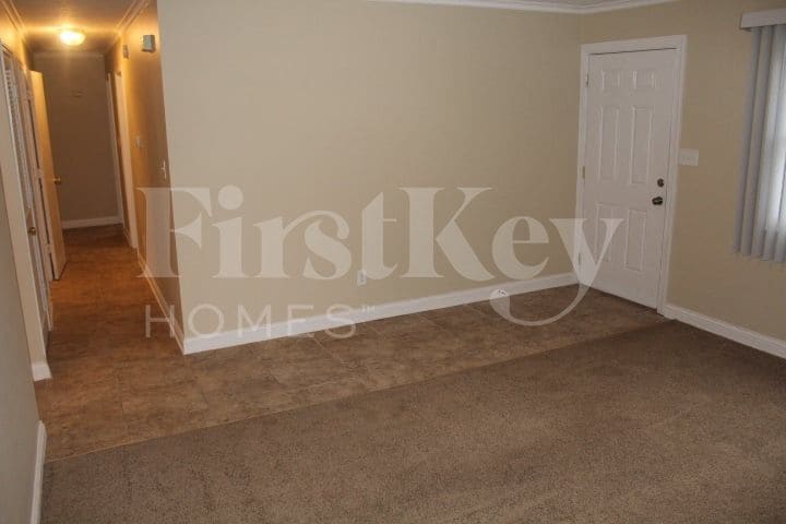 Building Photo - 9440 Port Royal Dr