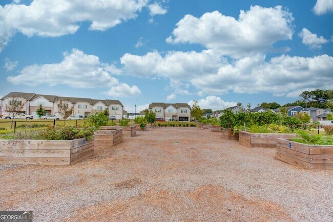 Building Photo - 1325 Lyon Wy Dr