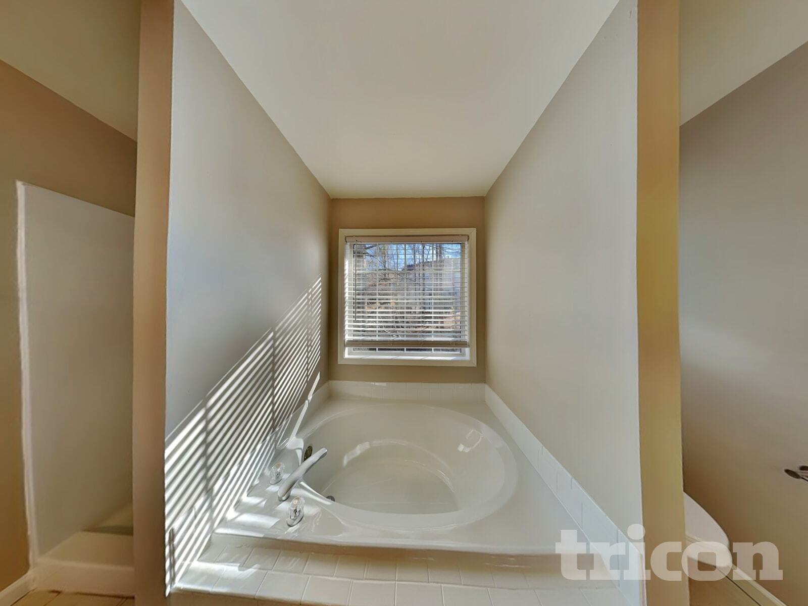 Building Photo - 12264 Crestwood Ct