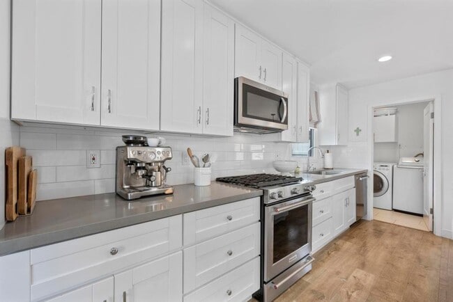 Building Photo - Charming 3 Bedroom, 2 Bath Craftsman Home ...