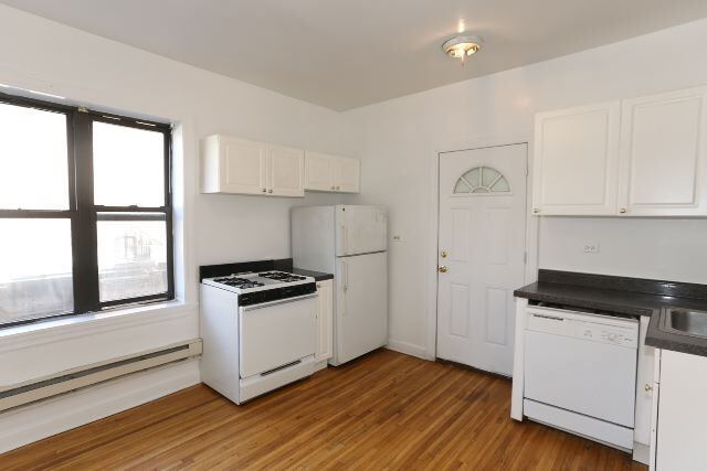 Building Photo - 3731 N Pine Grove Ave