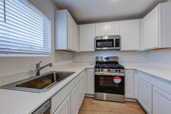 Building Photo - 310 Birch Blossom Path