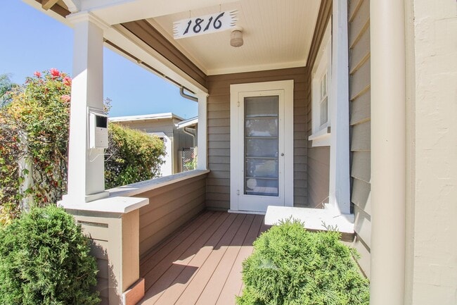 Primary Photo - Charming 1 bedroom, 1 bathroom home