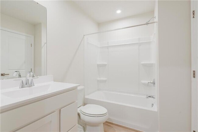 Building Photo - 157 White Oak Dr