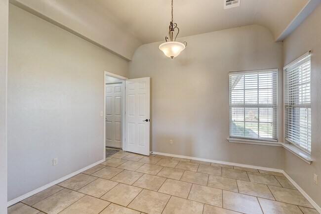 Building Photo - 2816 Coventry Manor Dr