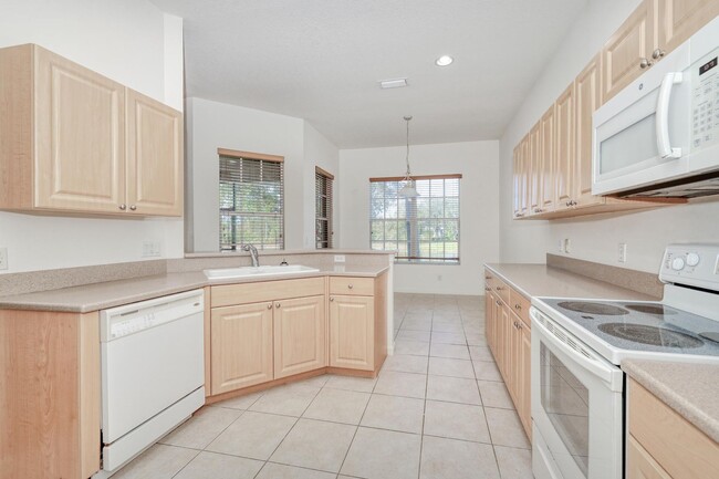 Building Photo - Emerson Square 4 Bedroom Home