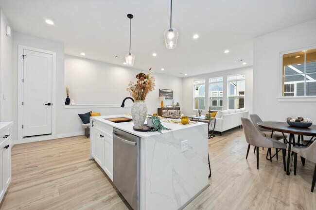 Building Photo - 6117 Campo Vista Dr