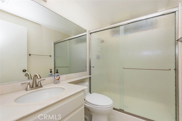 Building Photo - 1 Navarre