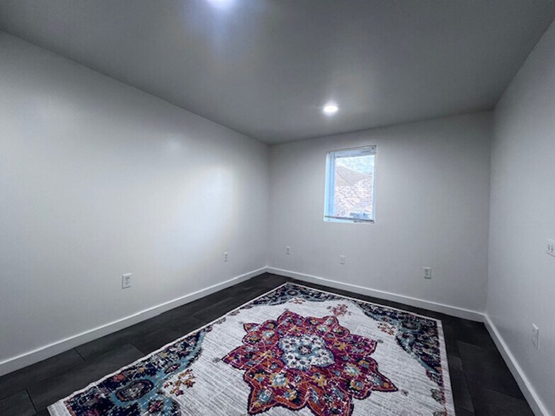 Building Photo - 731 Willow St