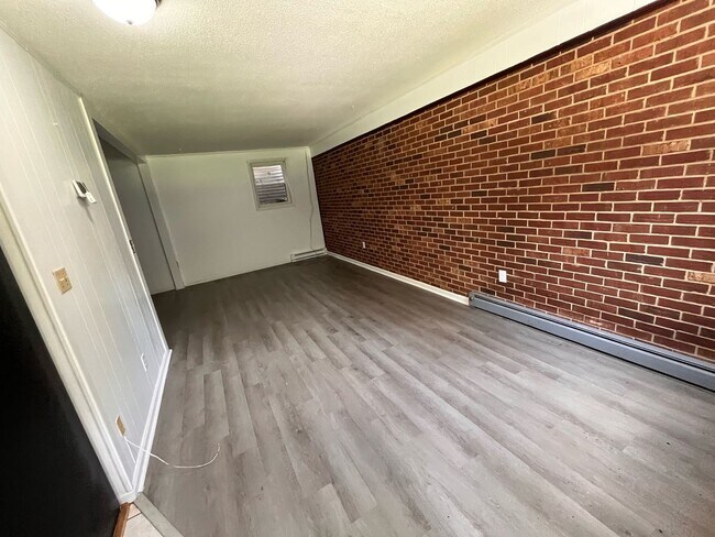 Building Photo - Briskwood Apartments