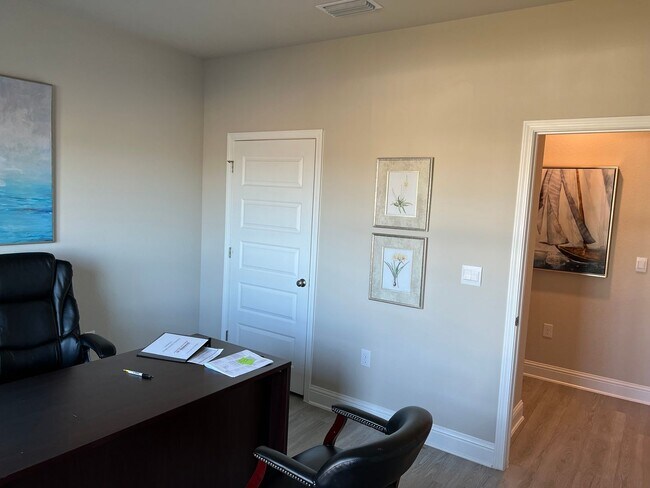 Building Photo - AVAILABLE IN NOVEMBER - Don't miss this op...