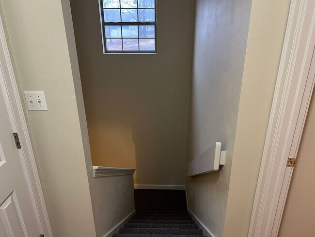 Building Photo - 371 Farris Rd