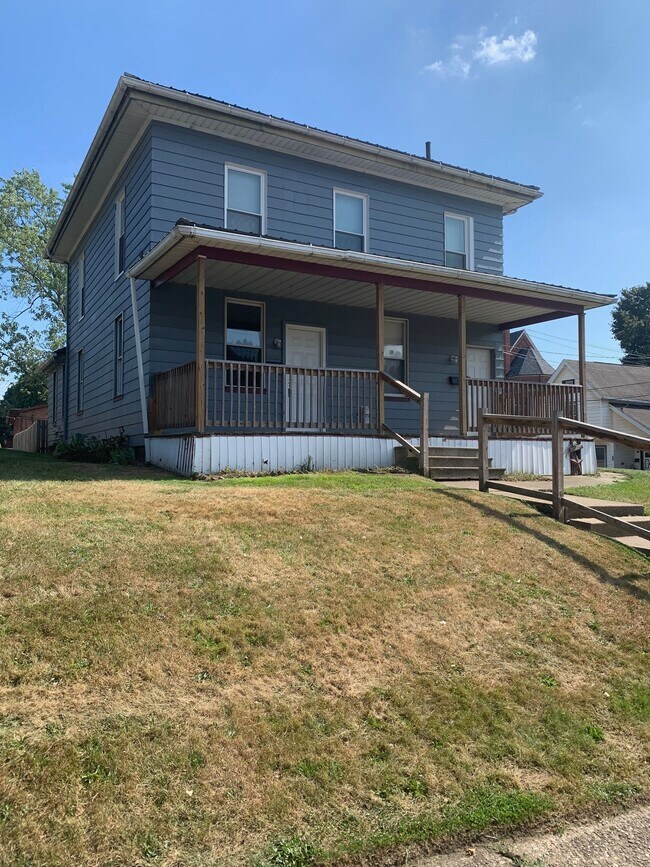 Building Photo - 407 Oak Ave SE