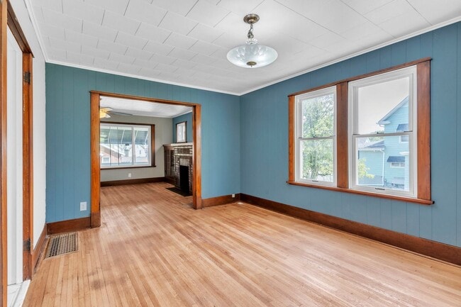 Building Photo - 2 Bed 1 Bath in Rochester, PA