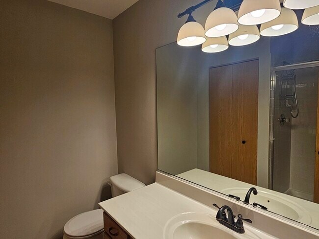 Building Photo - 2944 White Thorn Cir