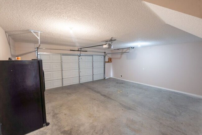 Building Photo - 10 Arbors Cir