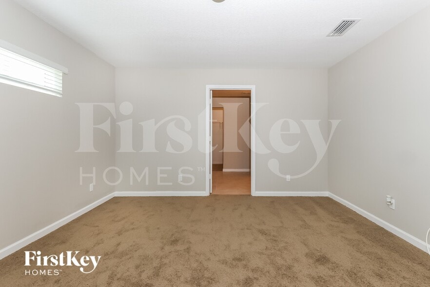 Building Photo - 1809 SW Cycle St