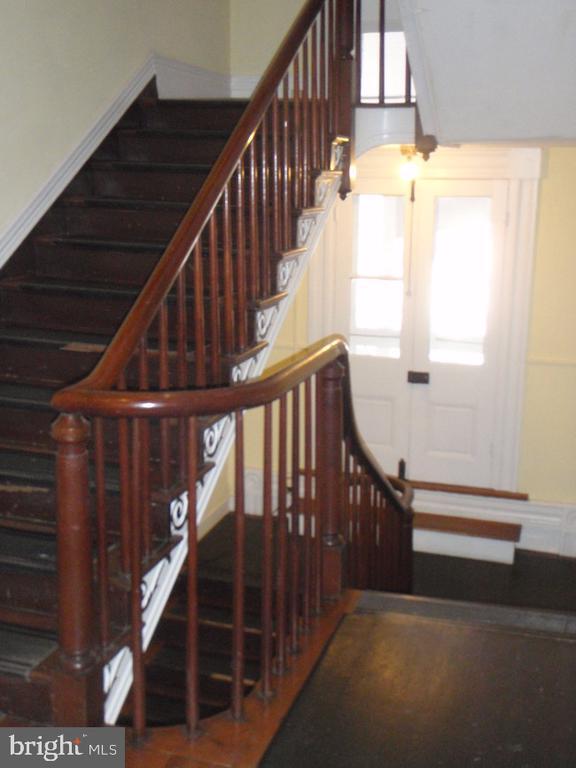 Building Photo - 117 S Church St