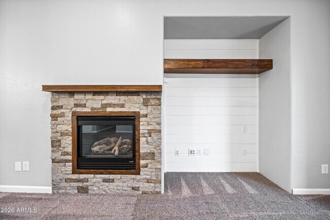 Building Photo - 4231 E Marshall Ave