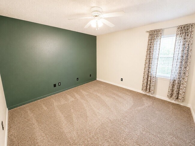 Building Photo - 464 Mayfair Ct