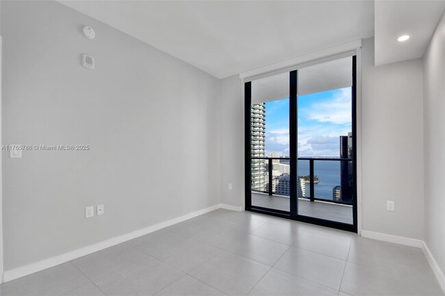 Building Photo - 1010 Brickell Ave