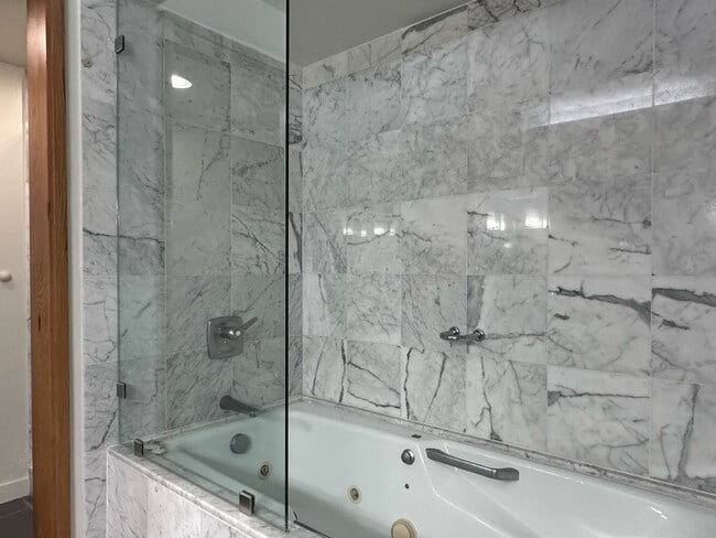Building Photo - Stunning Kakaako 2 Bedroom at Nauru Tower