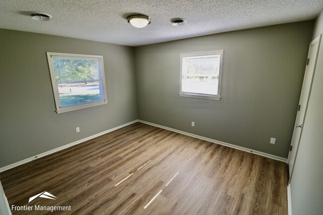 Building Photo - Newly Remodeled Home Near Cico Park
